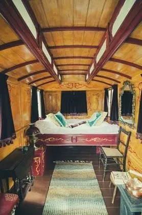 Tek Büyük Yataklı Oda (ROSIE THE GYPSY WAGON)