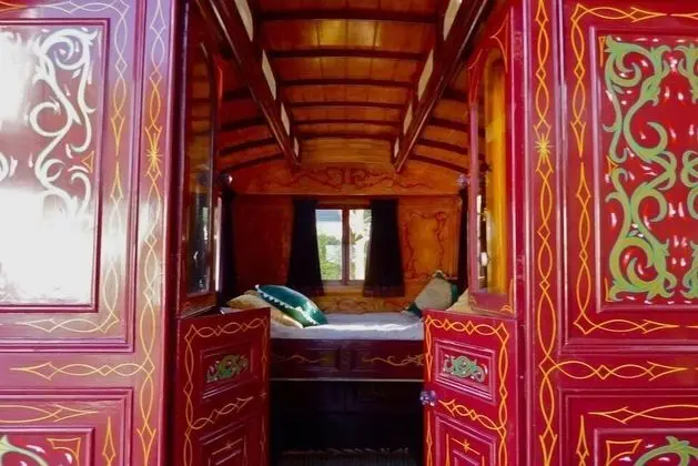 Tek Büyük Yataklı Oda (ROSIE THE GYPSY WAGON)