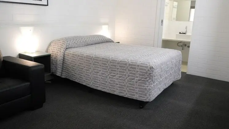 Standard Oda, Sigara İçilmez (Motel Queen Room)