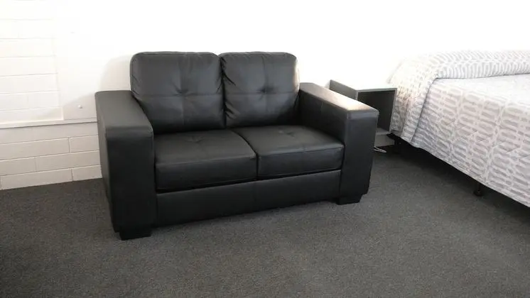 Standard Oda, Sigara İçilmez (Motel Queen Room)