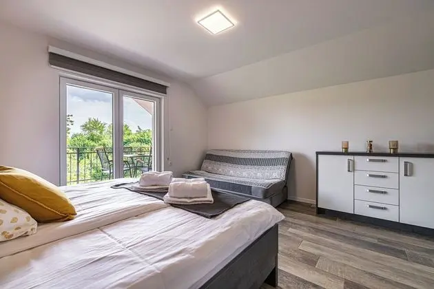 Family Ev, 1 Yatak Odası, Dağ Yamacı (Vineyard Cottage Radovlja With Sauna)