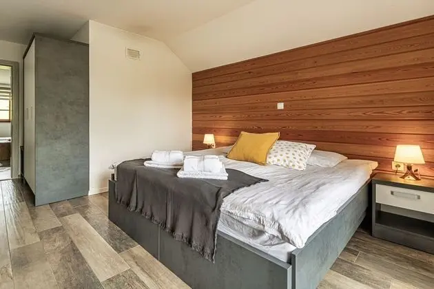 Family Ev, 1 Yatak Odası, Dağ Yamacı (Vineyard Cottage Radovlja With Sauna)