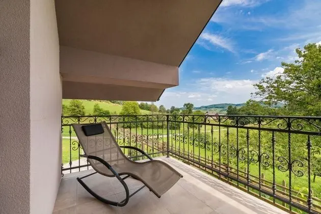 Family Ev, 1 Yatak Odası, Dağ Yamacı (Vineyard Cottage Radovlja With Sauna)