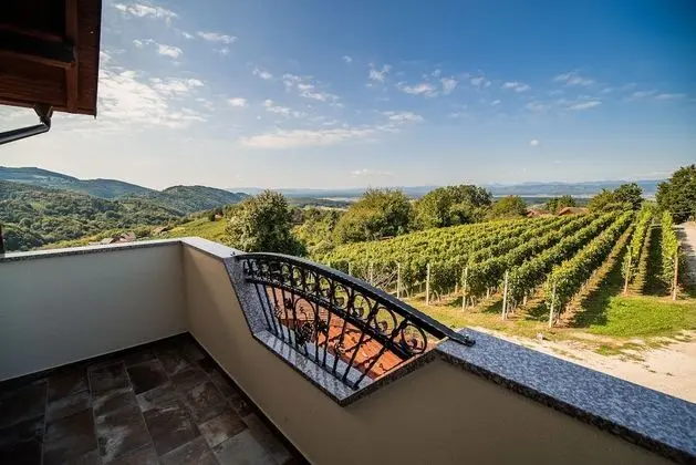 Ev (Two Bedroom Holiday Home)