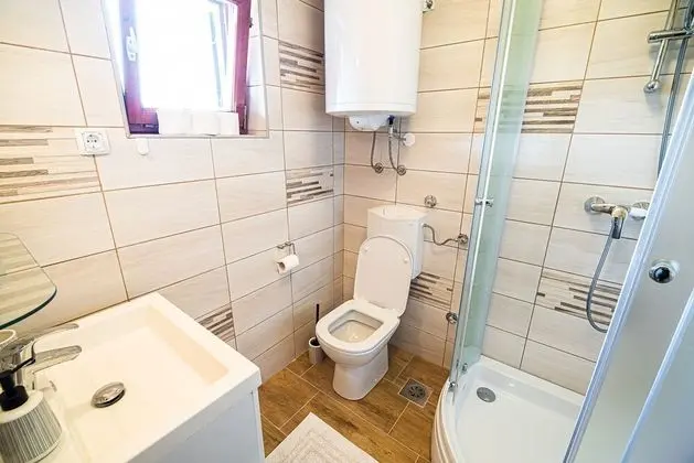 Ev (Two Bedroom Holiday Home)