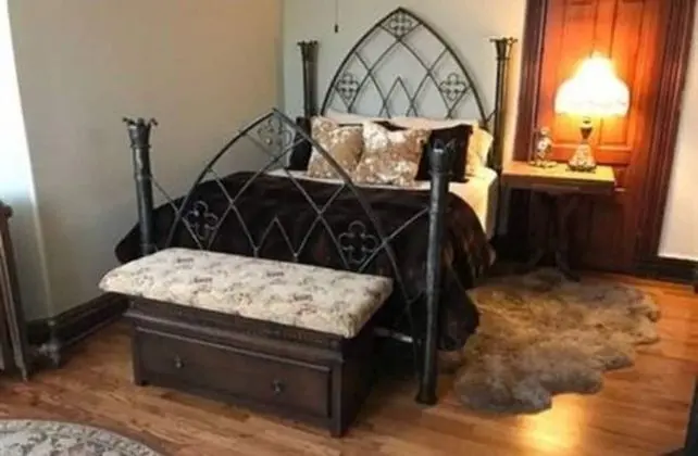Oda (Vineyard Mansion - Crown Room)