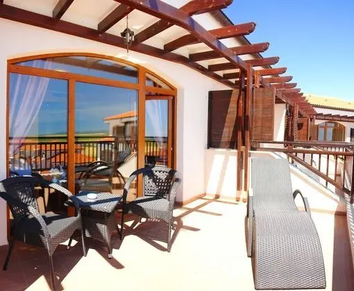 Deluxe Tek Büyük Yataklı Oda, 1 Yatak Odası, Teras, Resort Manzaralı