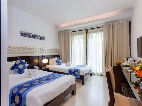 Deluxe Tek Büyük Yataklı Oda, Havuz Manzaralı