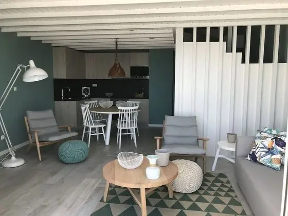 Apart Daire, Deniz Manzaralı (Ocean Blue)