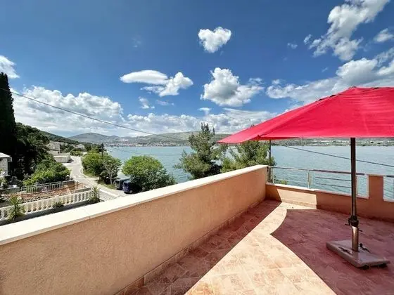 Apart Daire (Vini - direct by the sea and free par)