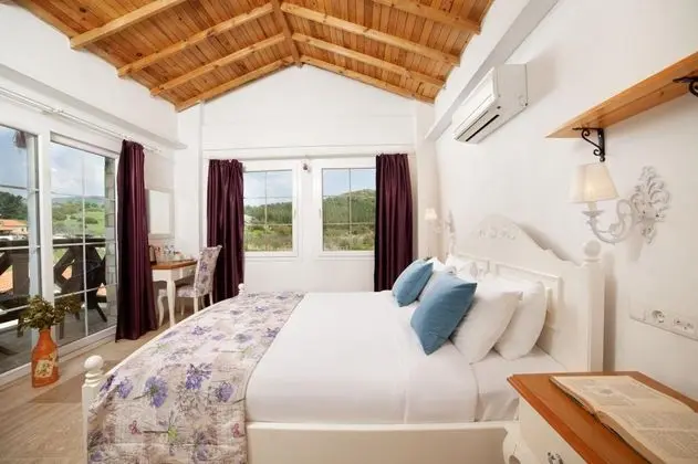 Deluxe Oda, Bahçe Manzaralı, Balkonlu