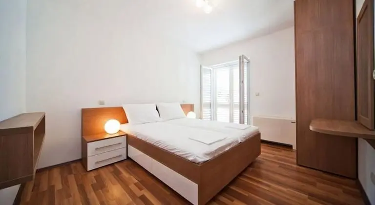 Tek Büyük Yataklı Oda, Balkon, Bahçe Manzaralı