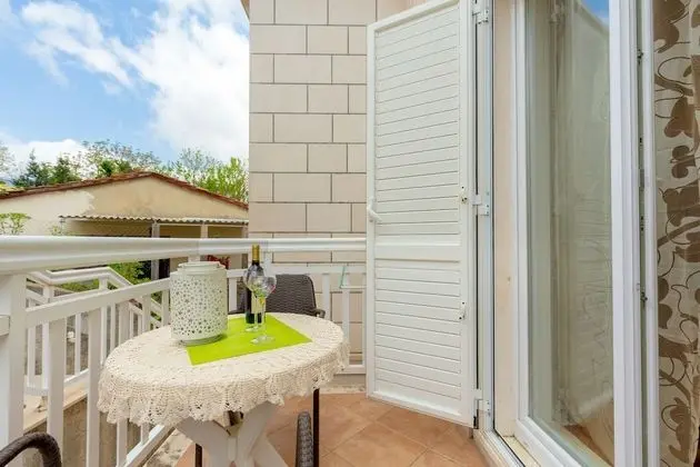 Tek Büyük Yataklı Oda, Balkon, Bahçe Manzaralı