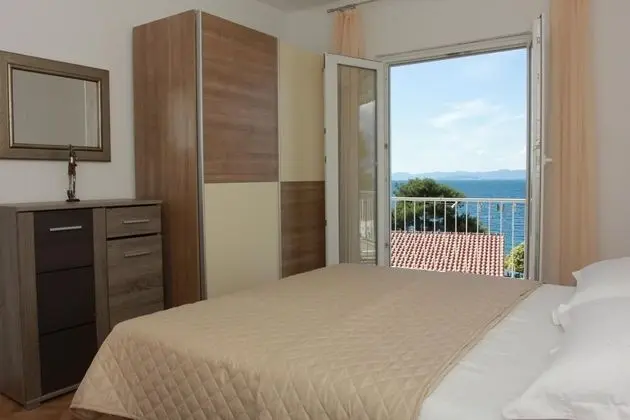 Apart Daire (Vinko - 50 M from the beach - A1(4+2))