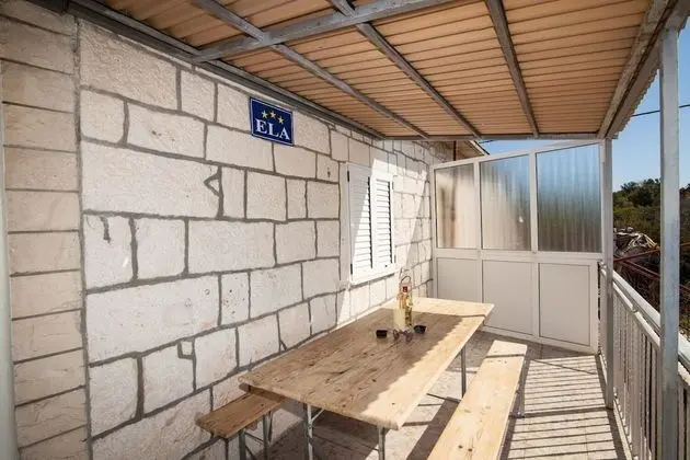 Ev (Villa Vinko - with four rooms - H(8))