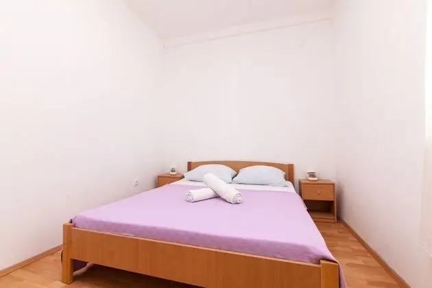 Ev (Villa Vinko - with four rooms - H(8))