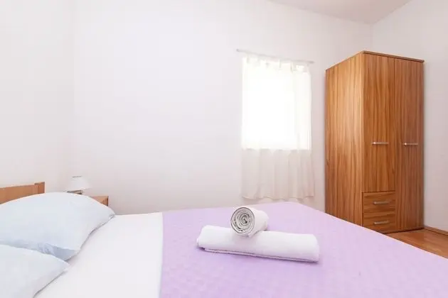 Ev (Villa Vinko - with four rooms - H(8))