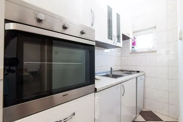 Ev (Villa Vinko - with four rooms - H(8))