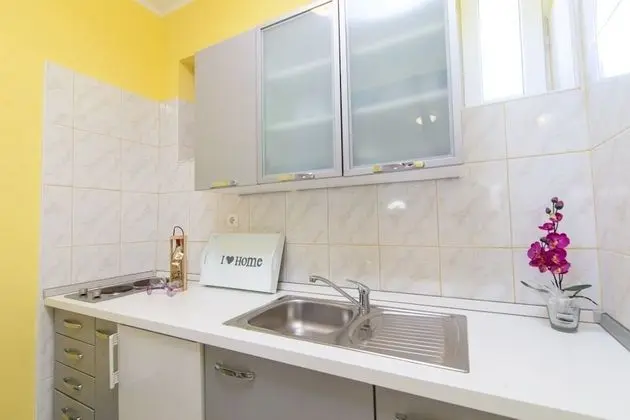 Ev (Villa Vinko - with four rooms - H(8))