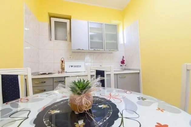 Ev (Villa Vinko - with four rooms - H(8))