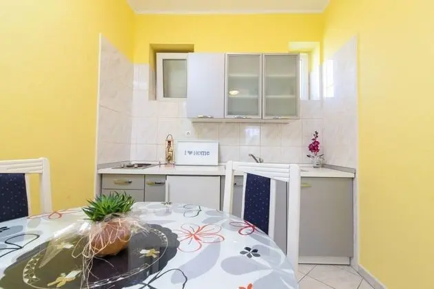 Ev (Villa Vinko - with four rooms - H(8))