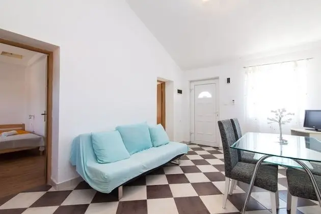 Ev (Villa Vinko - with four rooms - H(8))