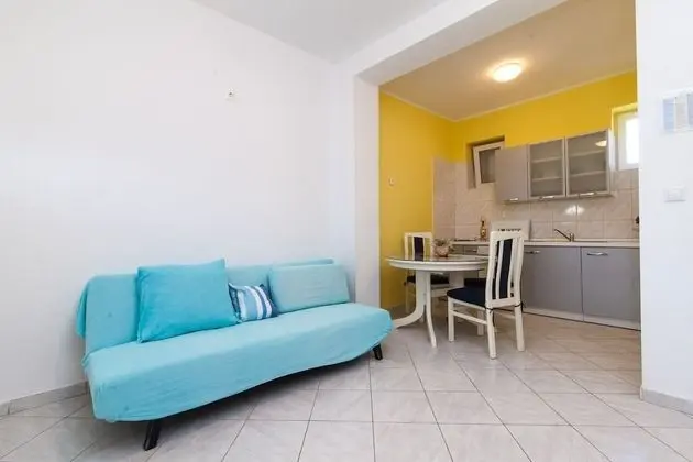 Ev (Villa Vinko - with four rooms - H(8))