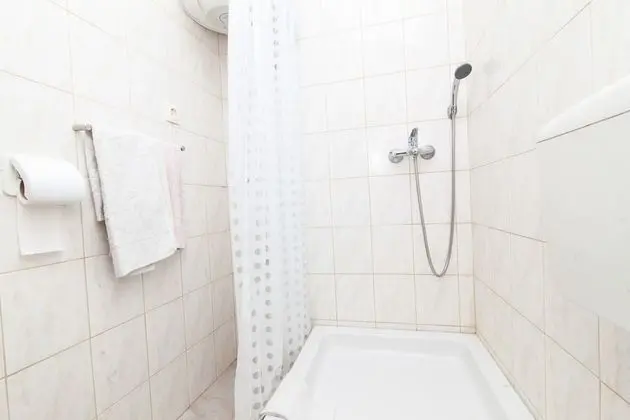 Ev (Villa Vinko - with four rooms - H(8))
