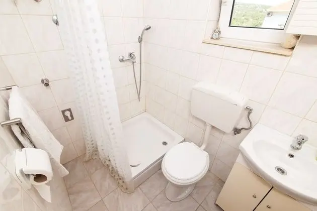 Ev (Villa Vinko - with four rooms - H(8))