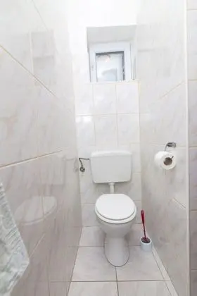 Ev (Villa Vinko - with four rooms - H(8))