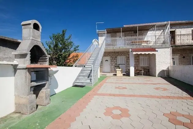 Ev (Villa Vinko - with four rooms - H(8))