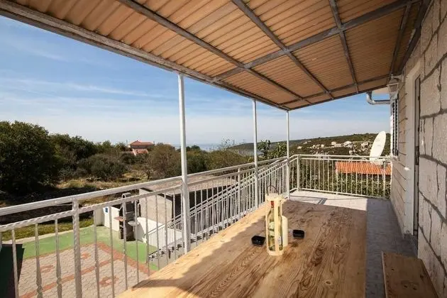 Ev (Villa Vinko - with four rooms - H(8))