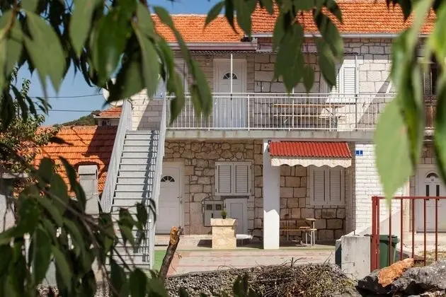 Ev (Villa Vinko - with four rooms - H(8))