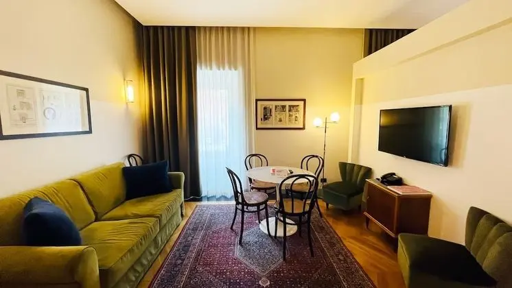 Junior Apart Daire, 1 En Büyük (King) Boy Yatak ve Çekyat (1.2)