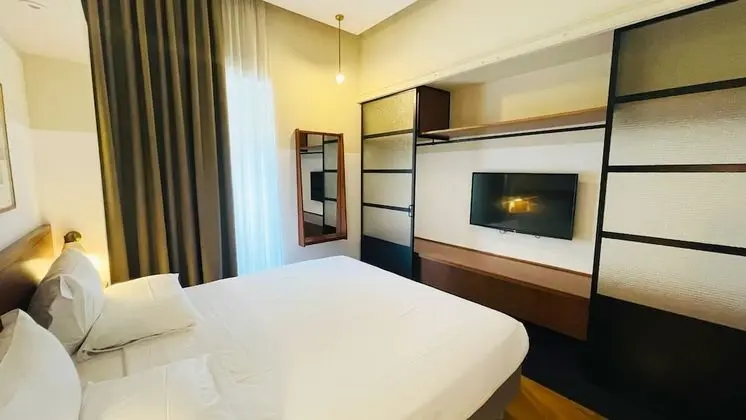 Junior Apart Daire, 1 En Büyük (King) Boy Yatak ve Çekyat (1.2)