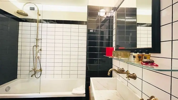 Junior Apart Daire, 1 En Büyük (King) Boy Yatak ve Çekyat (1.2)