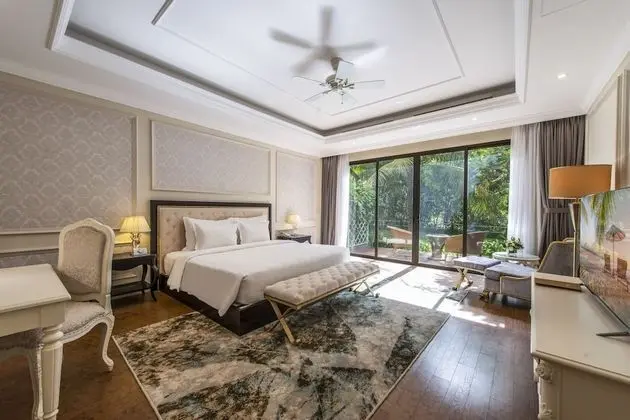 Villa, 4 Yatak Odası, Havuz Manzaralı