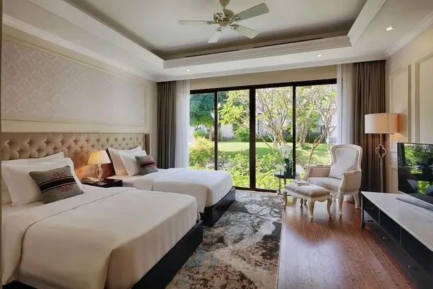 Villa, 4 Yatak Odası, Havuz Manzaralı