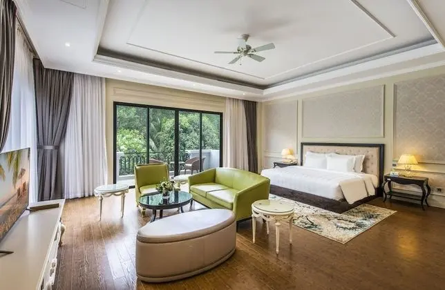 Villa, 4 Yatak Odası, Havuz Manzaralı