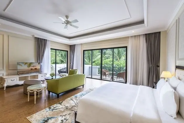 Villa, 4 Yatak Odası, Havuz Manzaralı