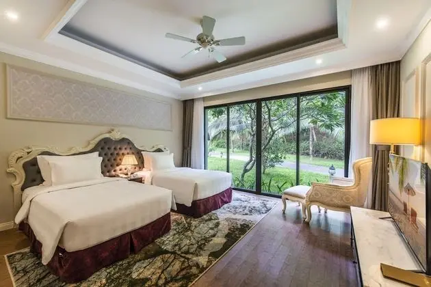 Villa, 4 Yatak Odası, Havuz Manzaralı