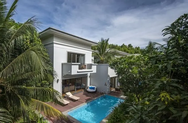 Villa, 4 Yatak Odası, Havuz Manzaralı