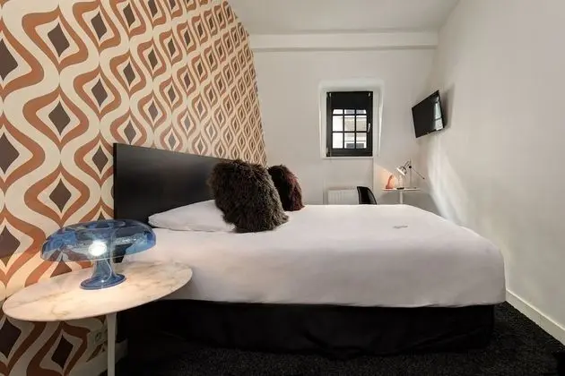 Small Room (Easy)