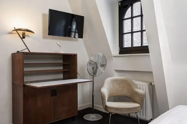 Small Room (Easy)