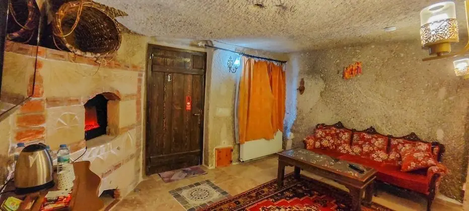 Cave Suite Room with Balcony