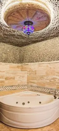 Cave Suite Room with Balcony