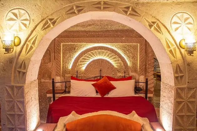 Cave Suite Room with Balcony
