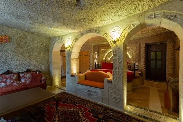 Cave Suite Room with Balcony