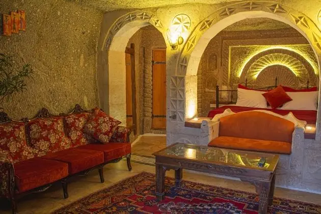 Cave Suite Room with Balcony