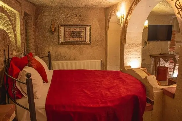 Cave Suite Room with Balcony